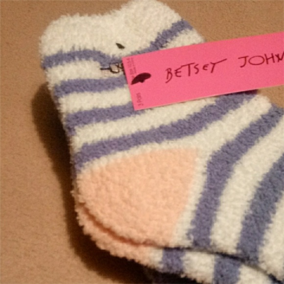 3 Pack Betsey Johnson Fuzzy Socks - Picture 3 of 7